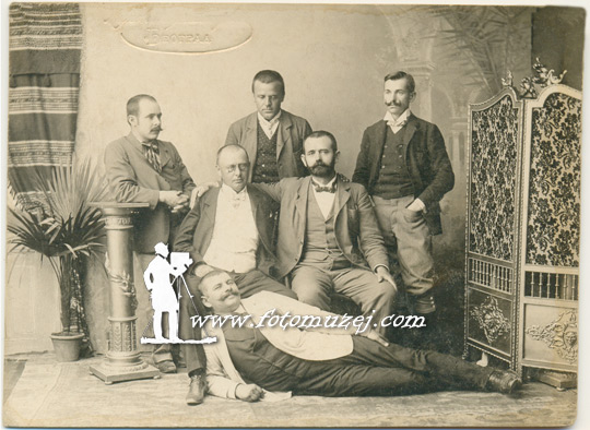 Šestorica sredovečnih muškaraca  (autor Čedomir Antonijević)